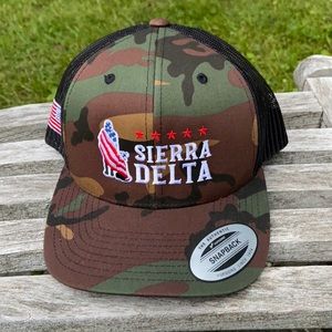 NWOTTheAuthenticYupoongSnapBackThe Classics w/American Flag Sierra Delta BallCap